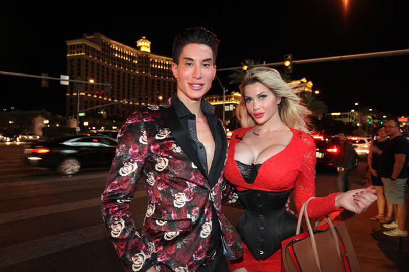pixee-fox-and-justin-jedlica-are-the-real-life-barbie-and-ken-02