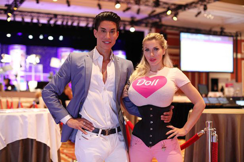 pixee-fox-and-justin-jedlica-are-the-real-life-barbie-and-ken-10