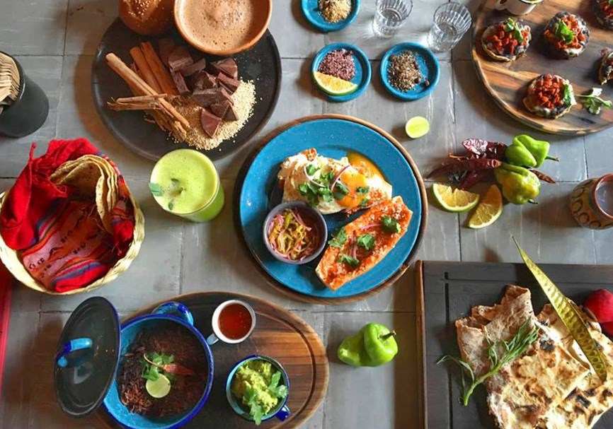 7 Tips On How To Eat Healthy While Traveling