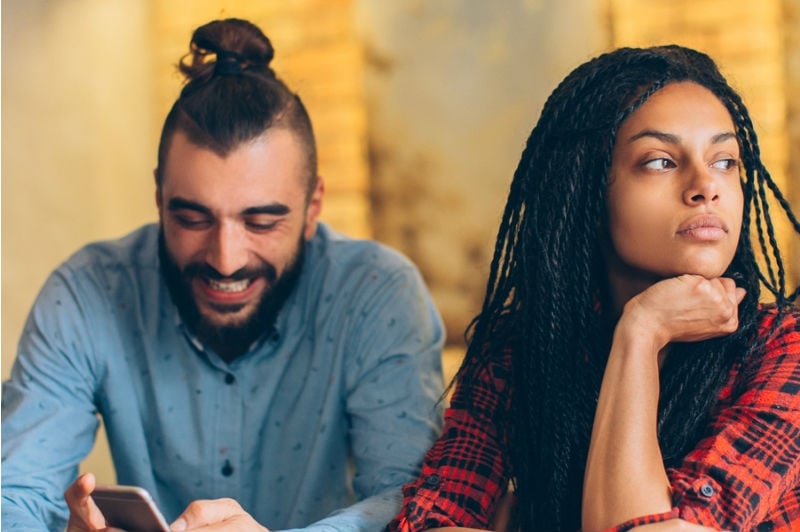 10 Dating Red Flags To Notice When Meeting Someone New