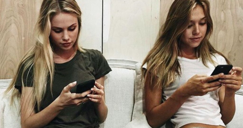 8 Signs You Are Addicted to Your Mobile Phone
