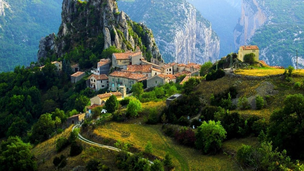 9 Best Places To Escape Monsoon In India