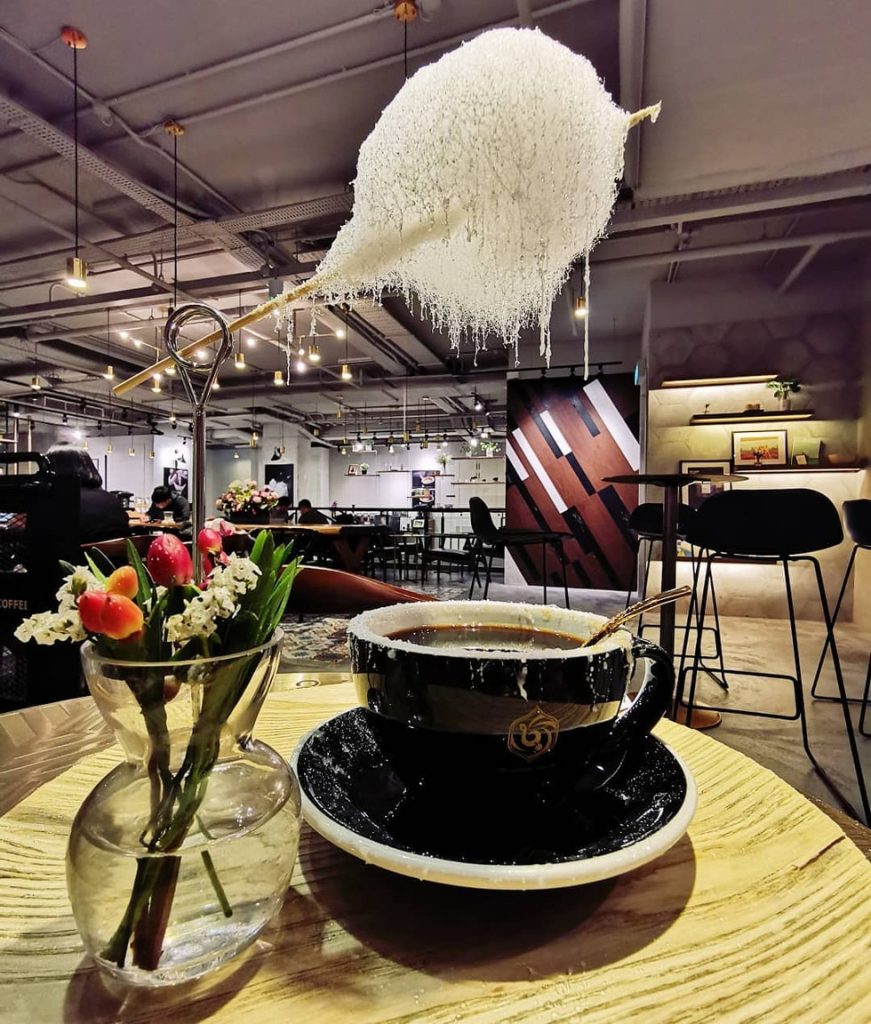 Chinese Cafe Serves Coffee With A Cotton Candy Cloud And We’re Impressed