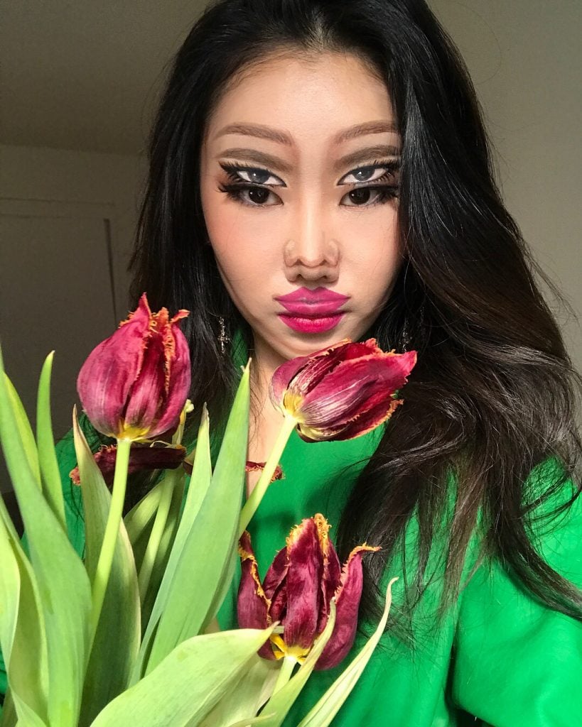 Artist Dain Yoon Dazzles With Trippy Optical Illusion Face Makeup