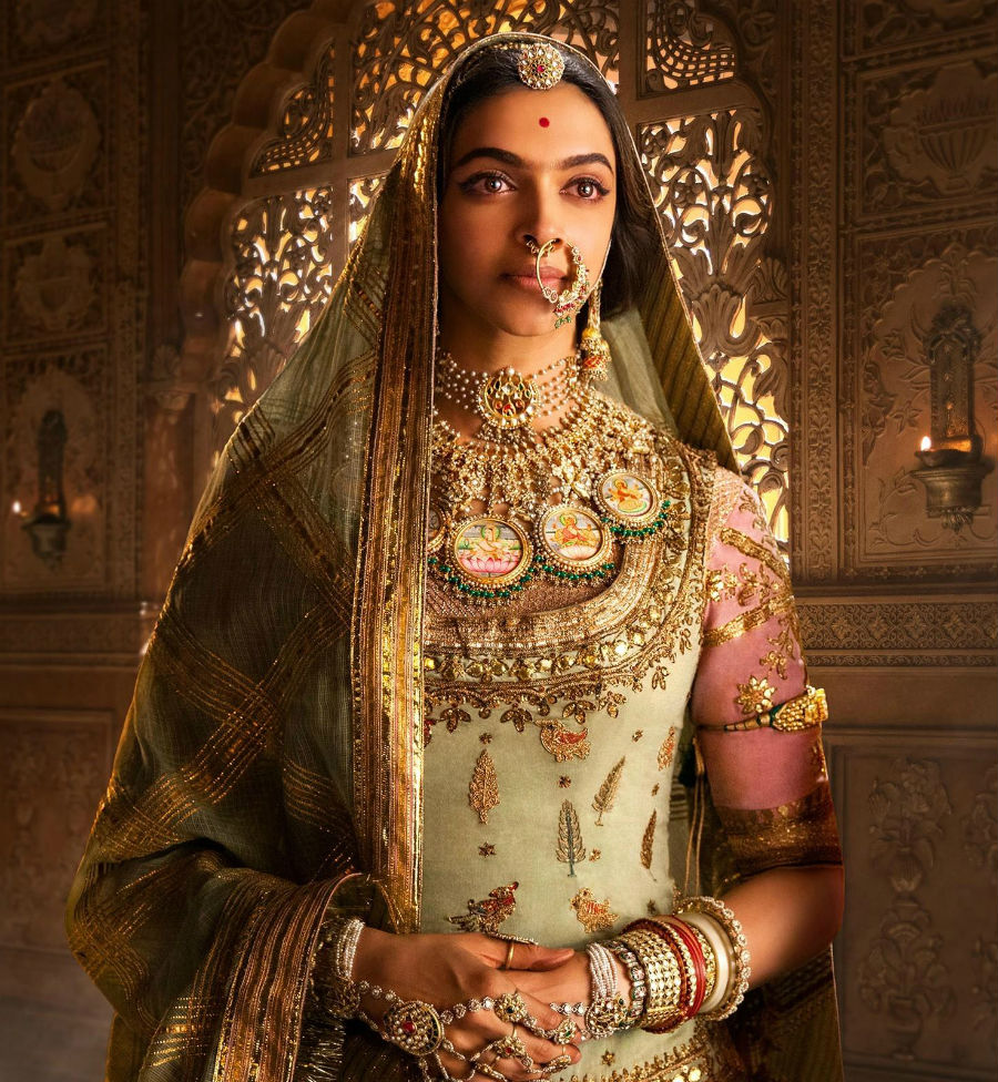 9 Stunning Looks Of Deepika Padukone That Made Us Stare In Awe