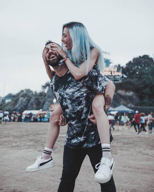 10 Signs He Wants You to Make the First Move