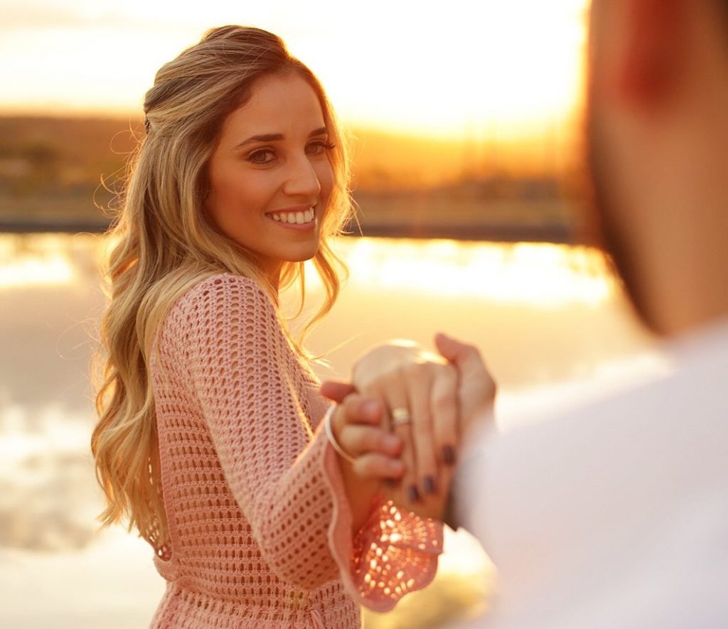 10 Signs He Wants You to Make the First Move