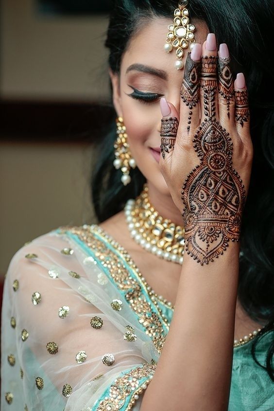 Hãy thử những thiết kế hình xăm | 15 gợi ý phong cách thời trang của phụ nữ Á Đông | Her Beauty