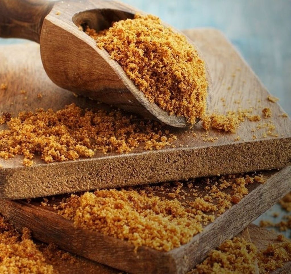 Коричневый сахар | 9 продуктов, которые сделают ваши пяточки мягкими и ухоженными | Her Beauty
