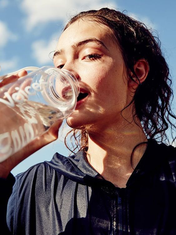 9 Best Tips To Get Glowing Skin In Summer Naturally