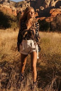 ≡ 15 Signs That Prove You Have Good Style 》 Her Beauty