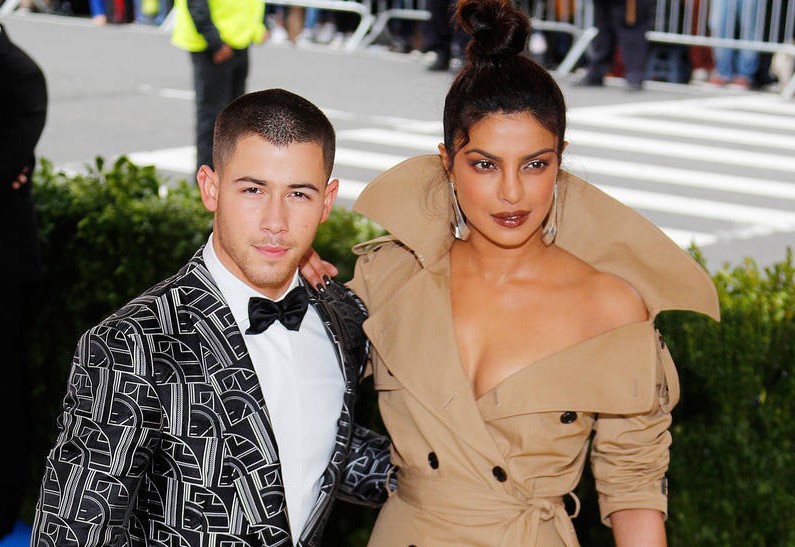 7 Reasons Why Younger Guys Fall for Older Women