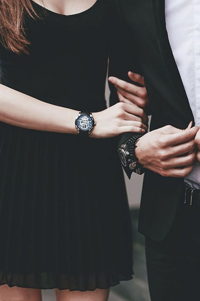 The Way You’re Holding Hands Reveals More About Your Relationship Than You Think 