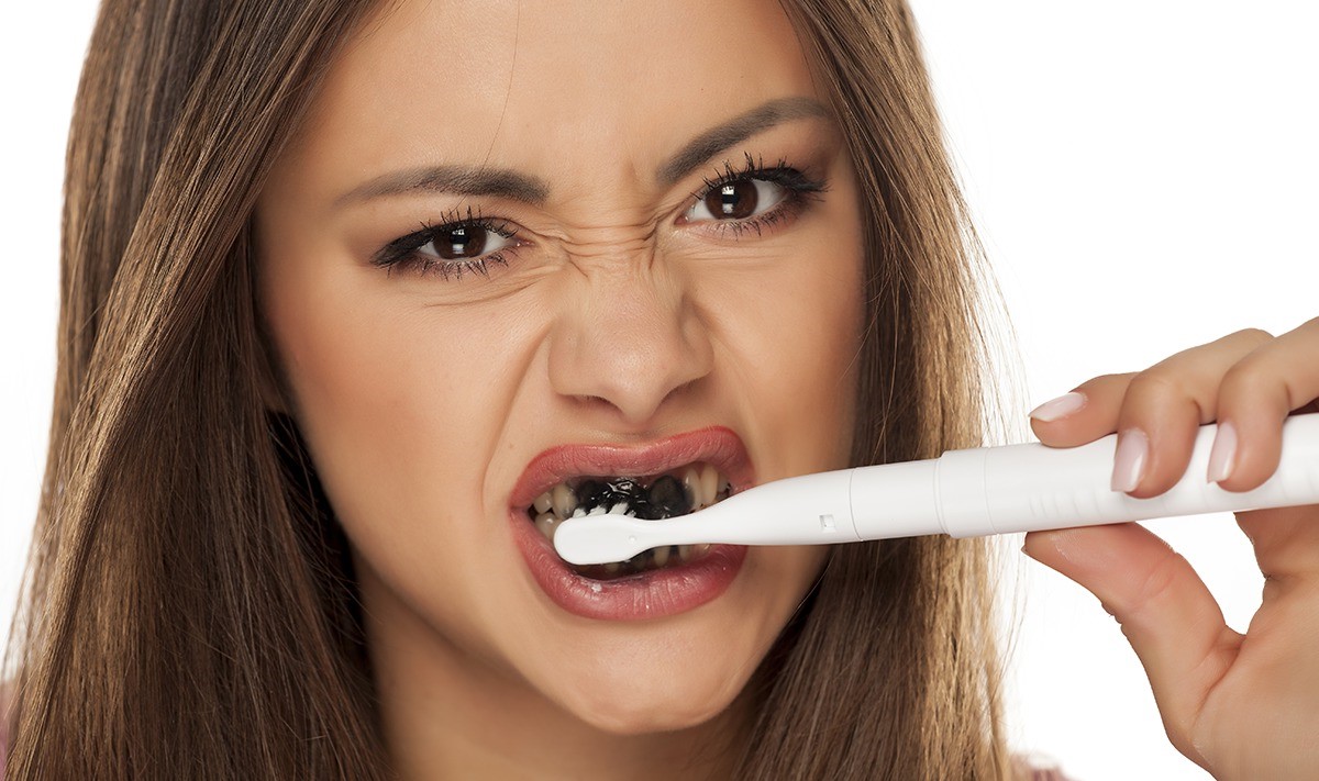 ≡ Everything You Need To Know About Charcoal Toothpaste 》 Her Beauty