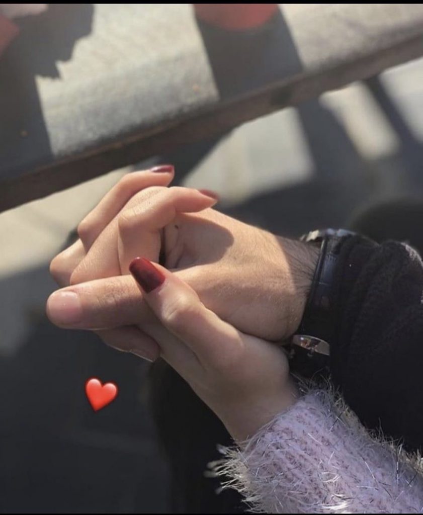 The Way You’re Holding Hands Reveals More About Your Relationship Than You Think 