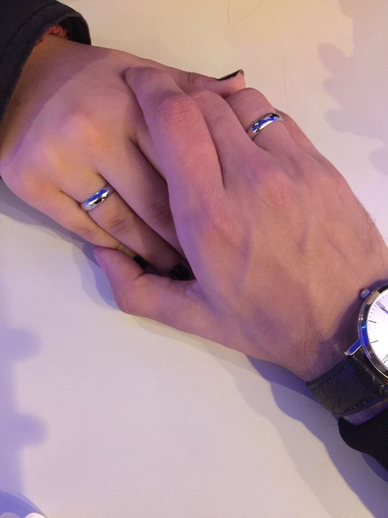 The Way You’re Holding Hands Reveals More About Your Relationship Than You Think 