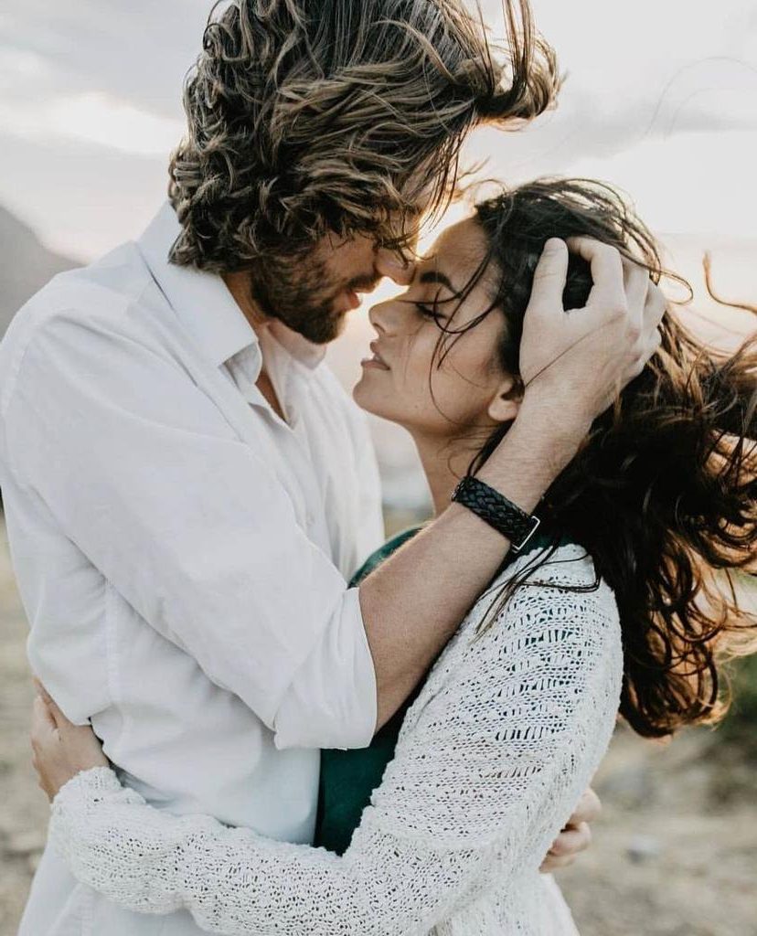 The Way You’re Holding Hands Reveals More About Your Relationship Than You Think 