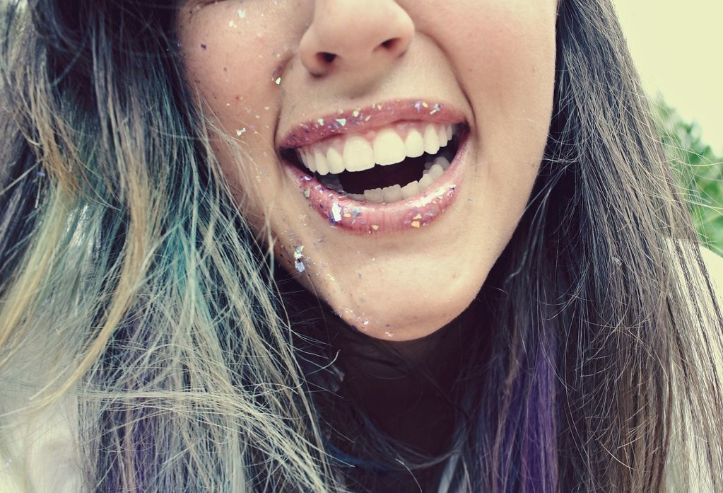 10 Lipstick Tricks to Make Your Teeth Look Whiter
