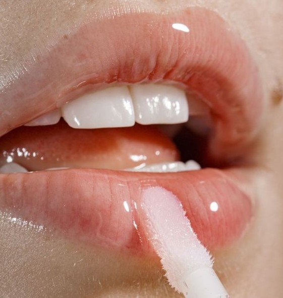 10 Lipstick Tricks to Make Your Teeth Look Whiter
