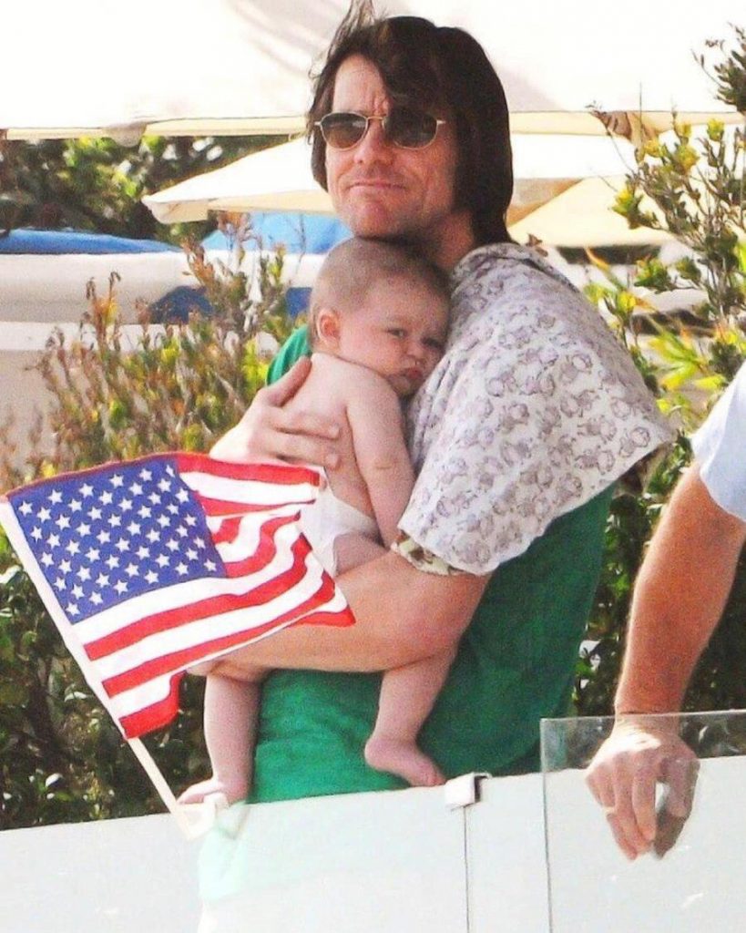 12 Celebrity Grandpas With Their Grandchildren Will Melt Your Heart