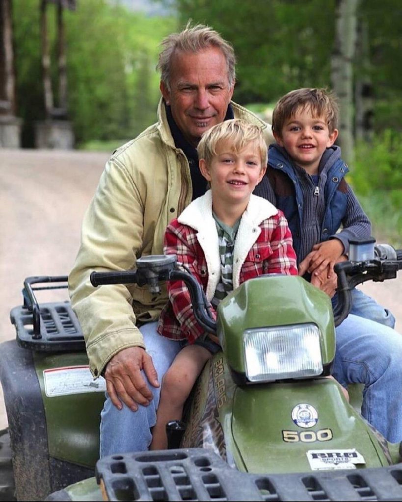 12 Celebrity Grandpas With Their Grandchildren Will Melt Your Heart