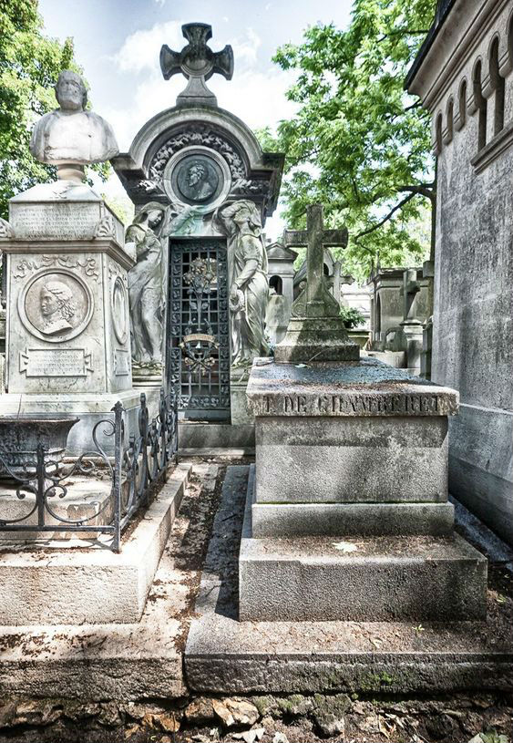 Pere-Lachaise Cemetery | 8 Best Places to Visit in Paris | Her Beauty