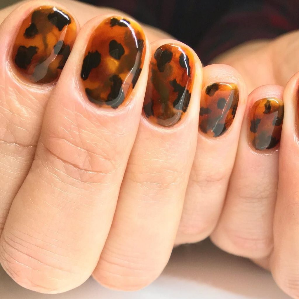 Tortoiseshell Nails are Autumn’s Coolest Manicure Trend