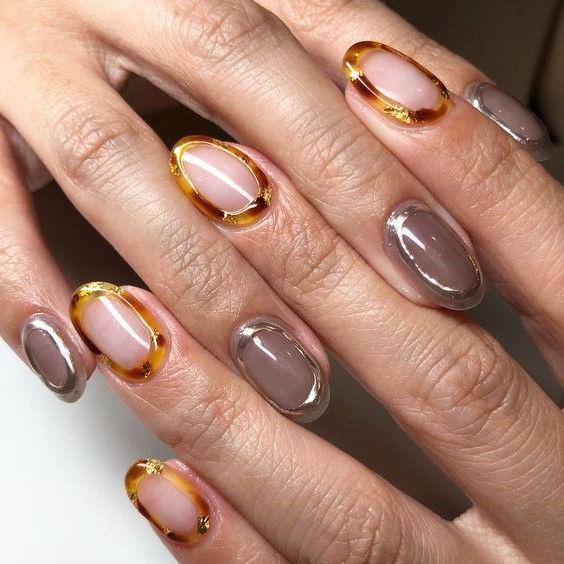 Tortoiseshell Nails are Autumn’s Coolest Manicure Trend