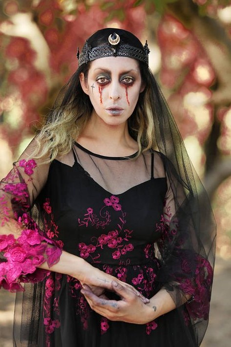 11 Creepy and Cool Halloween Makeup Ideas to Try This Year