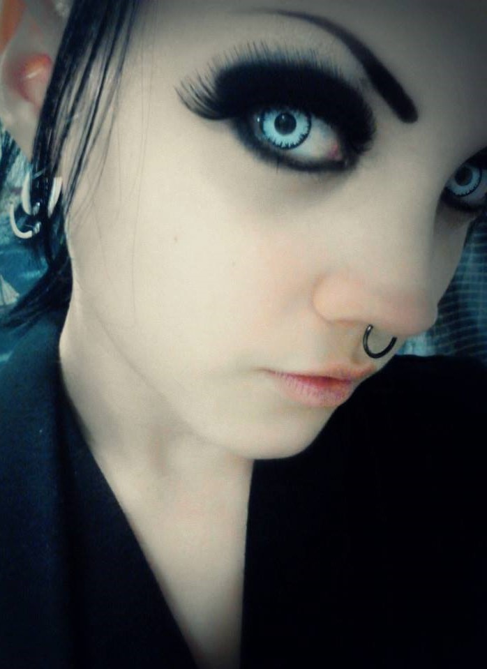 11 Creepy and Cool Halloween Makeup Ideas to Try This Year
