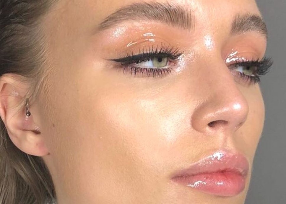 15 Ways to Use Vaseline in Your Beauty Routine