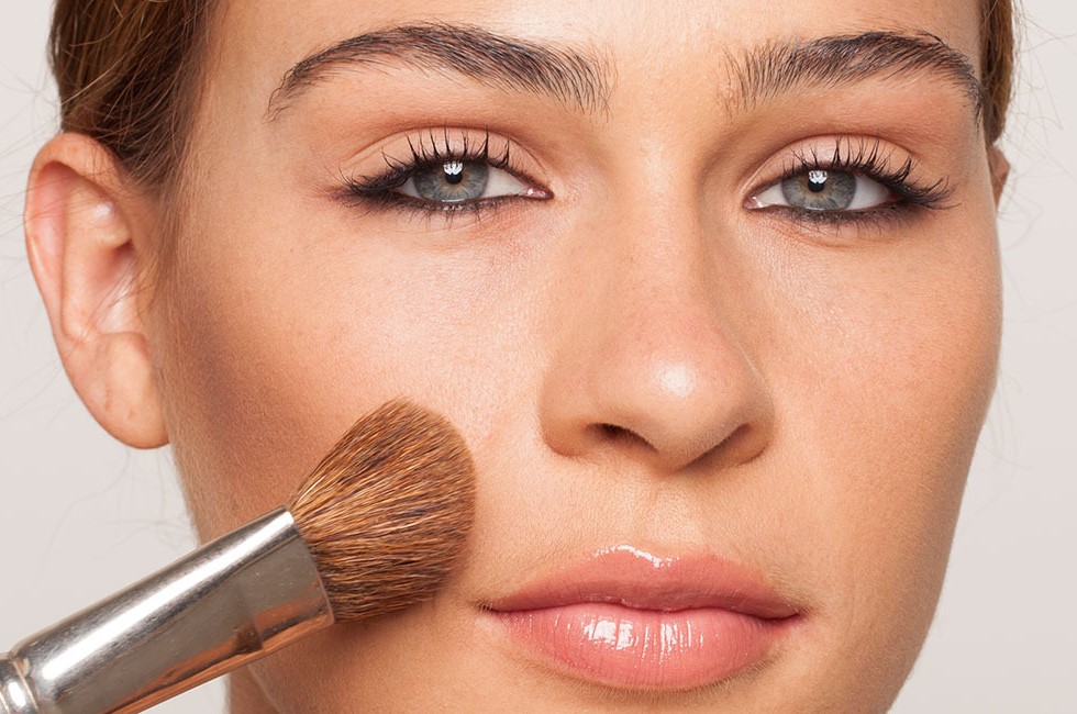 Contour your cheeks | 9 Makeup Tips A Person With Hooded Eyes Needs To Know | Her Beauty