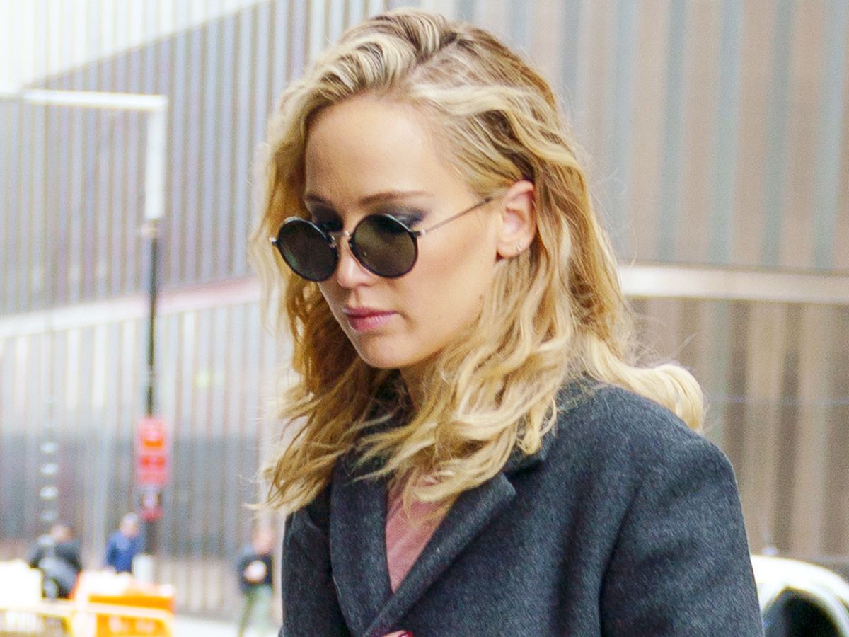 She Hit A Car Because She Thought She Saw A Celebrity | 12 Hilarious Facts About Jennifer Lawrence | Her Beauty