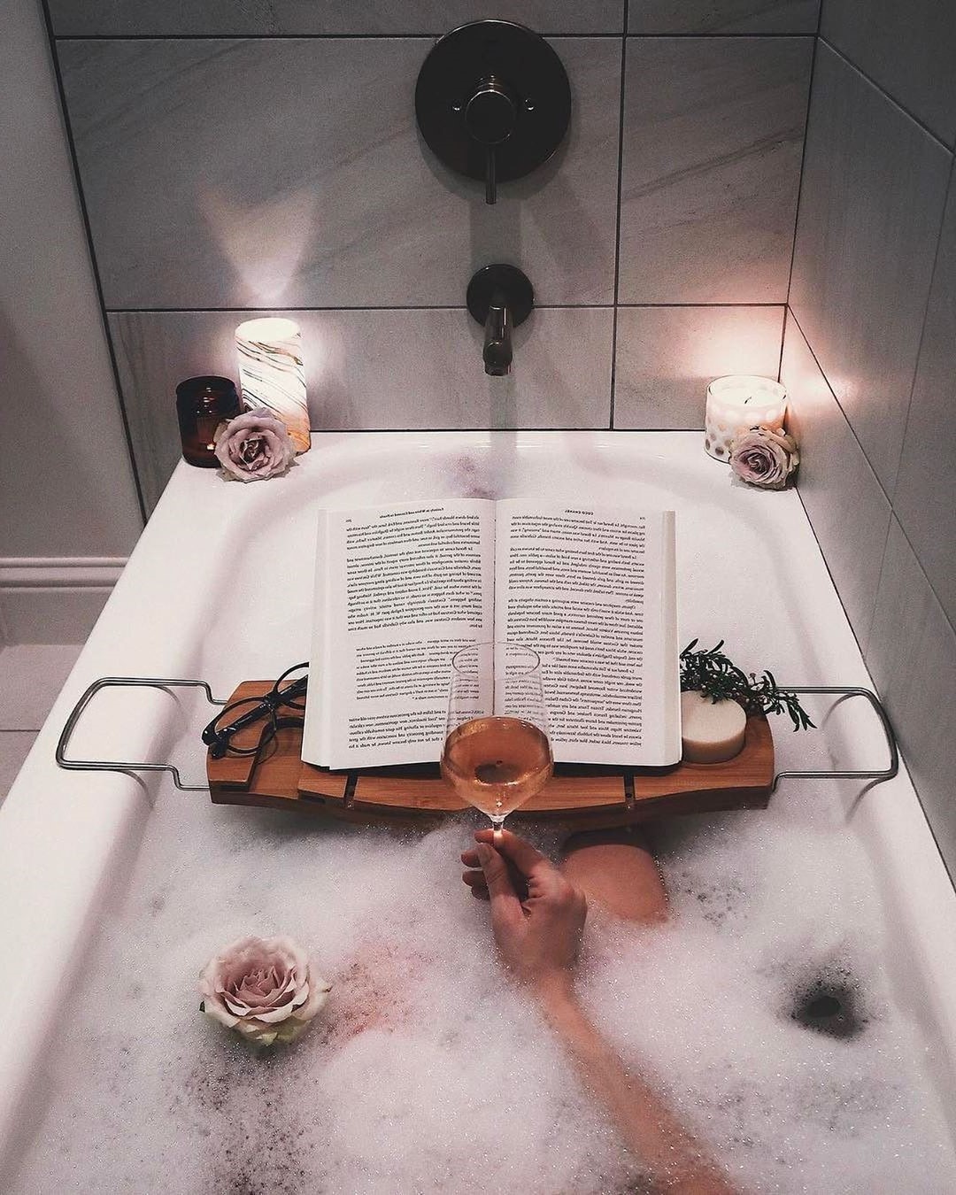 Take a hot bath | 8 Hygge Tips For The Coziest Winter Ever | Her Beauty