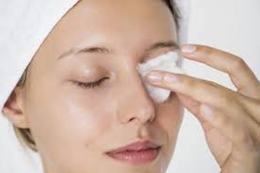 How To Remove Makeup (Proper Guide)