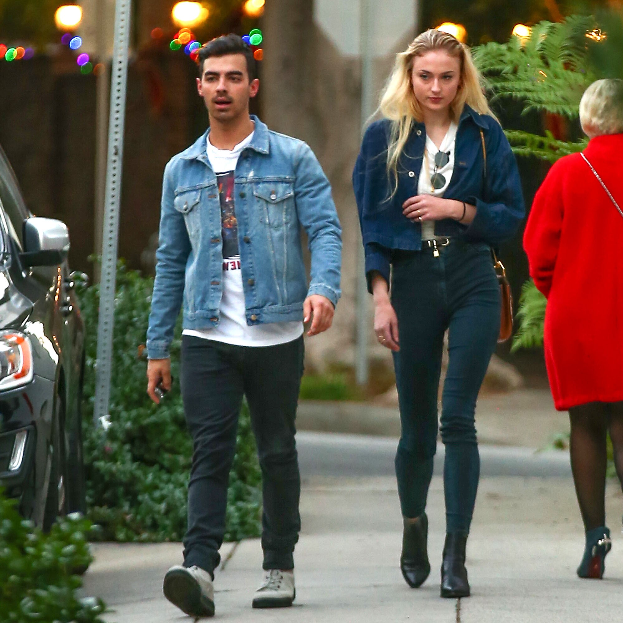 ≡ They’re expecting: Sophie and Joe Relationship Timeline 》 Her Beauty