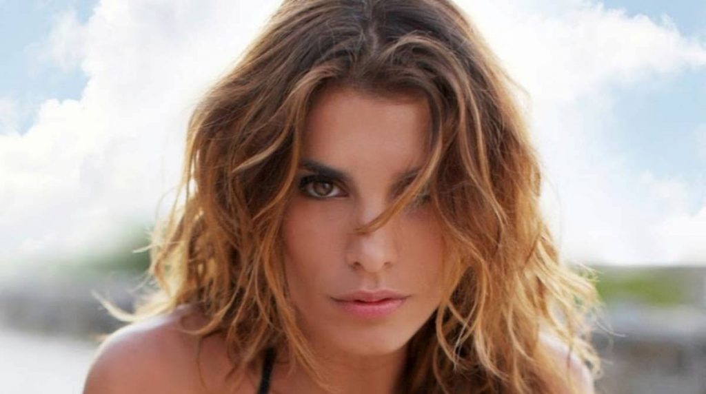 Elisabetta Canalis e i suoi look più indimenticabili