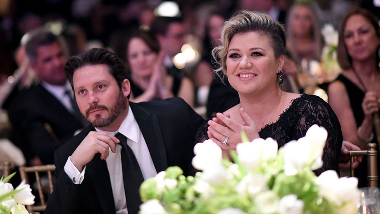 ≡ Is Kelly Clarkson Still Married? 》 Her Beauty
