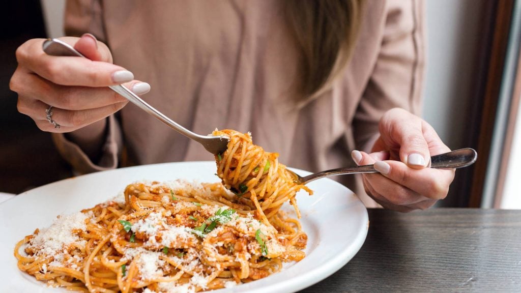 7 formas reales de adelgazar sin hacer dieta y sin entrenar. Buenos hábitos funcionan como panacea