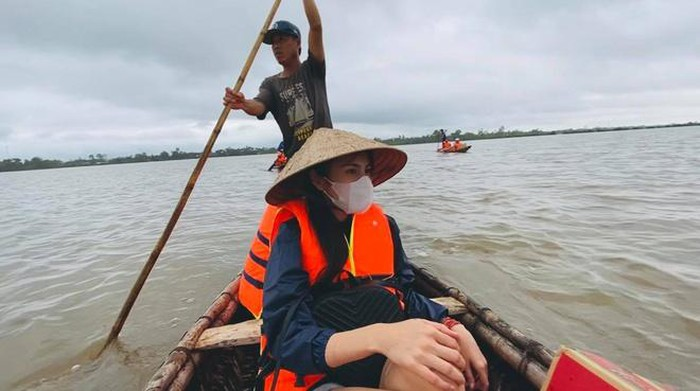 Những nghệ sĩ tích cực tham gia quyên góp, ủng hộ đồng bào miền Trung trong trận lũ lụt lịch sử