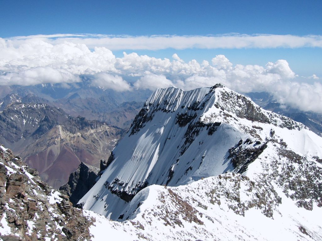 Inilah 6 Puncak Gunung Tertinggi di Indonesia, Berani Mendakinya?