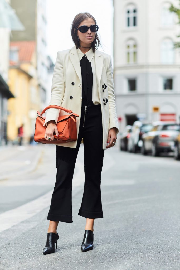 14 modi chic per sfoggiare una borsa colorata
