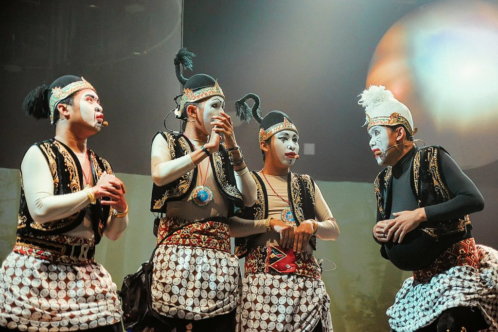 6 Kesenian Drama Tradisional Indonesia yang Wajib Kita Ketahui