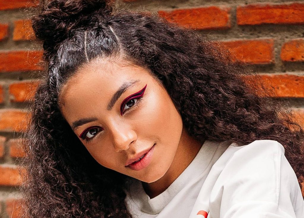 Descubra a rotina de pele e cabelo da cantora Any Gabrielly