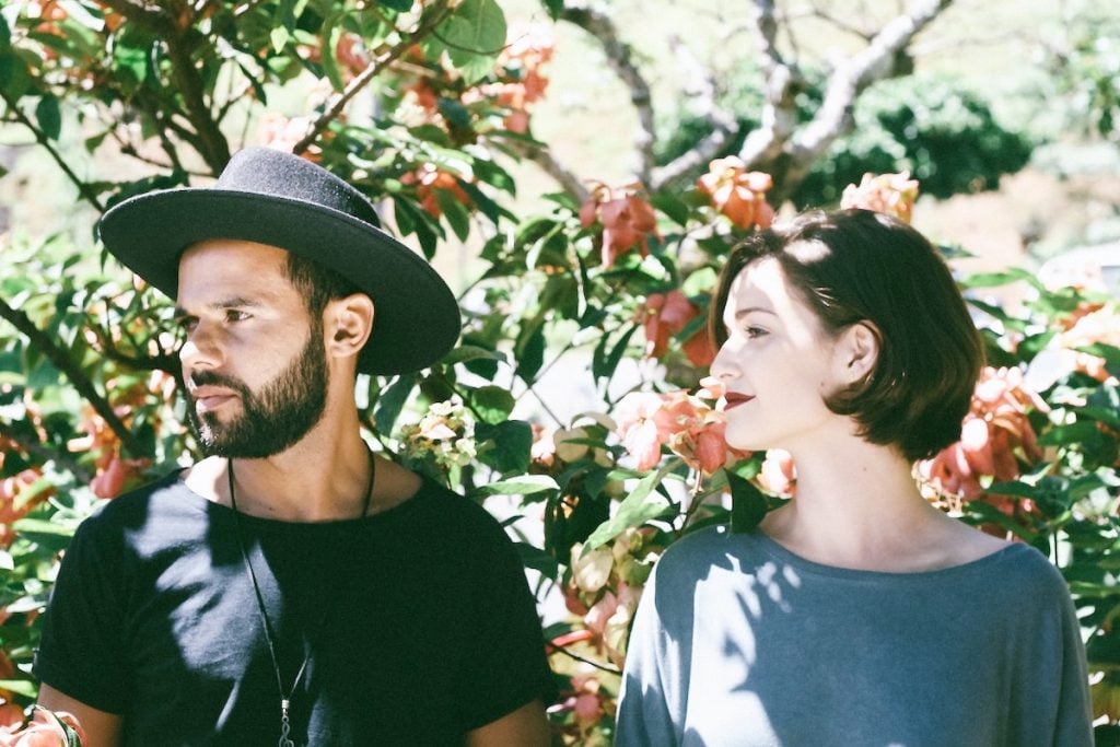 10 Signs He’s Not Over His Ex