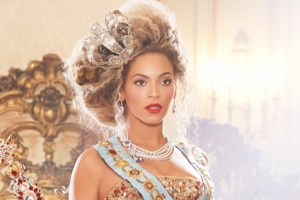6 Celebs Who Embrace Curves And Look Incredible