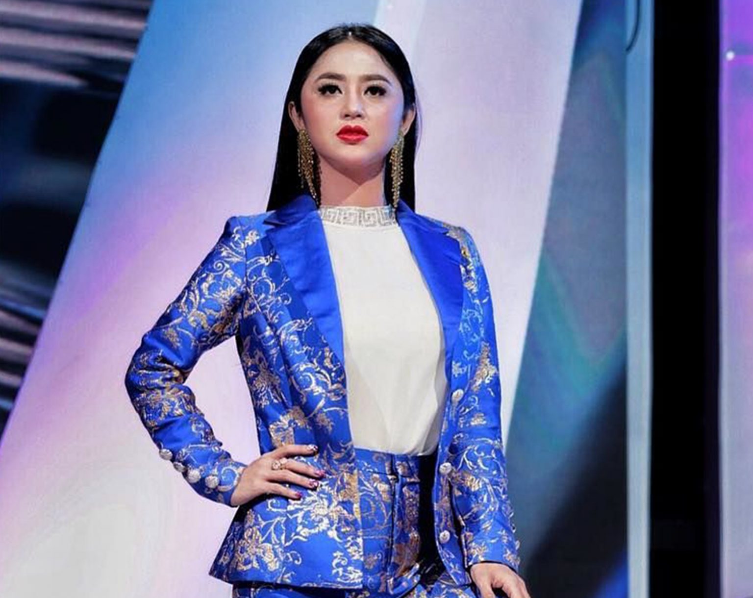 ≡ Inilah 8 Fakta Pencipta Goyang Gergaji Dewi Persik 》 Her Beauty