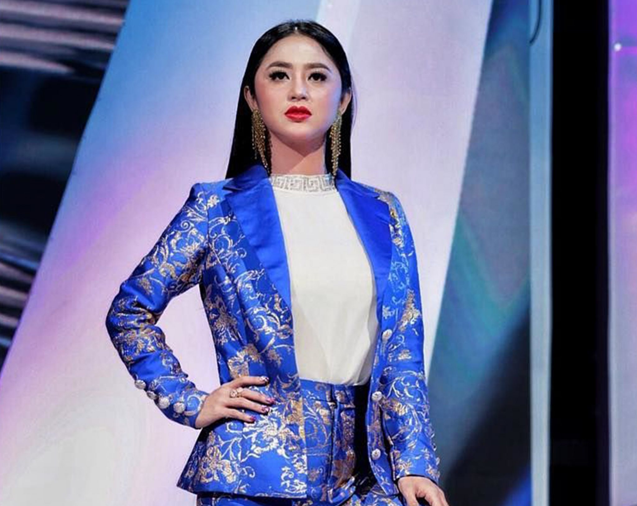 ≡ Inilah 8 Fakta Pencipta Goyang Gergaji Dewi Persik 》 Her Beauty