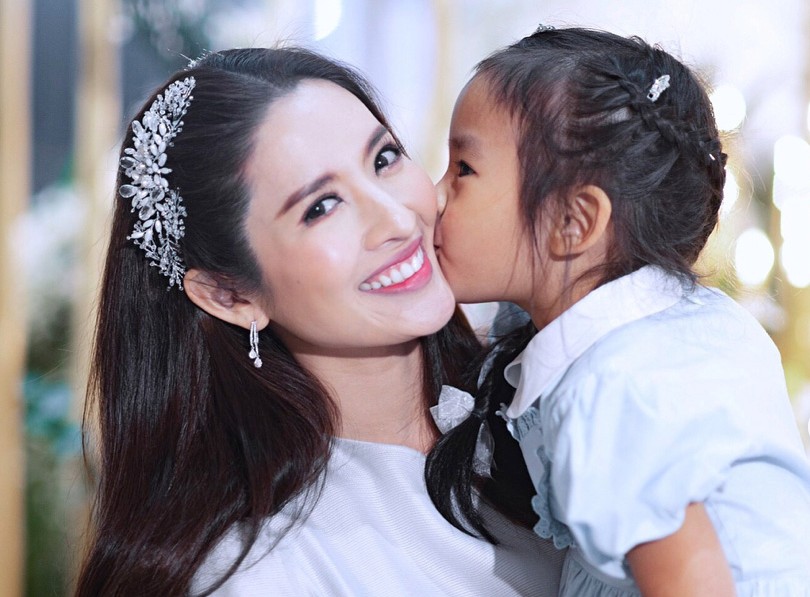 8 เรื่องที่น่าสนใจของผู้หญิงท่ีชื่อว่า แอฟ-ทักษอร