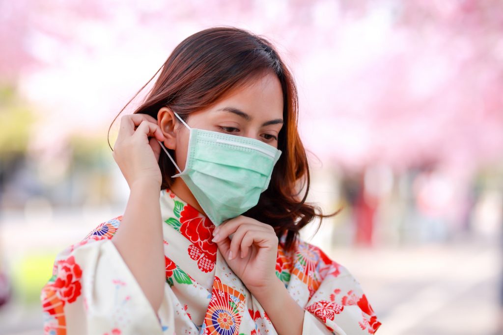“Bí quyết” giảm mụn do thường xuyên đeo khẩu trang!